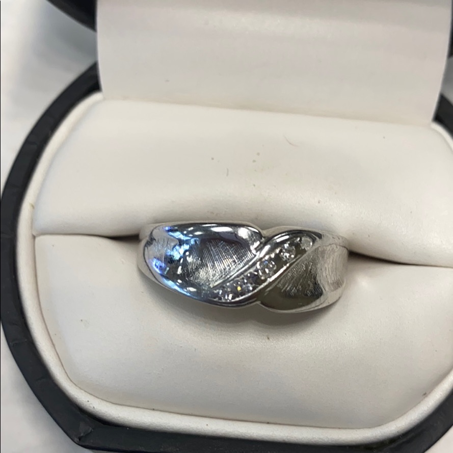 14k White Gold Diamonds Ring